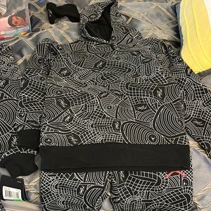 Girls Nike two piece sweat suit retails for $85 dollars size 6 regular